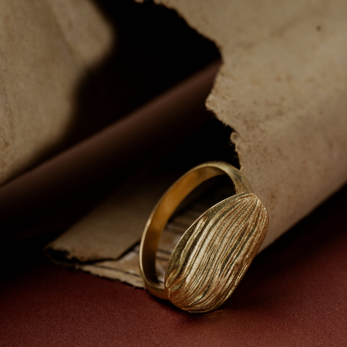 Bague une amande